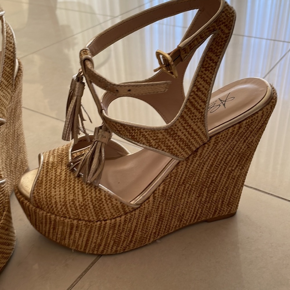Gold Wedges - Picture 2 of 3
